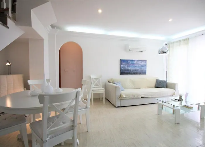 Spanish Connection - Marinesco Ii Apartman